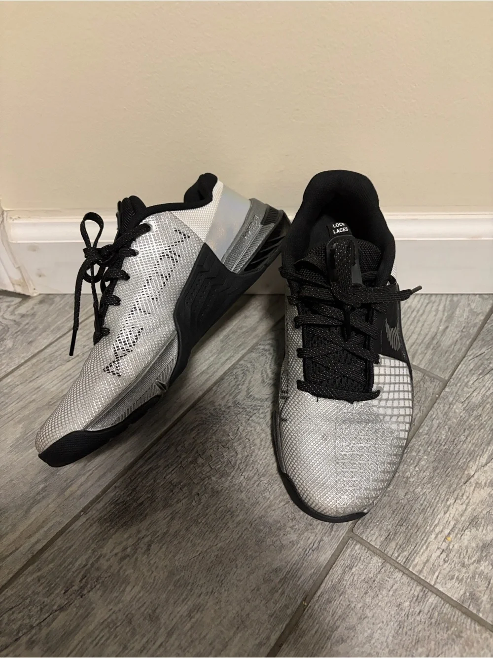 Nike Metcon 8 Premium 'White Black Iridescent' Women's DQ4681-100 US 7